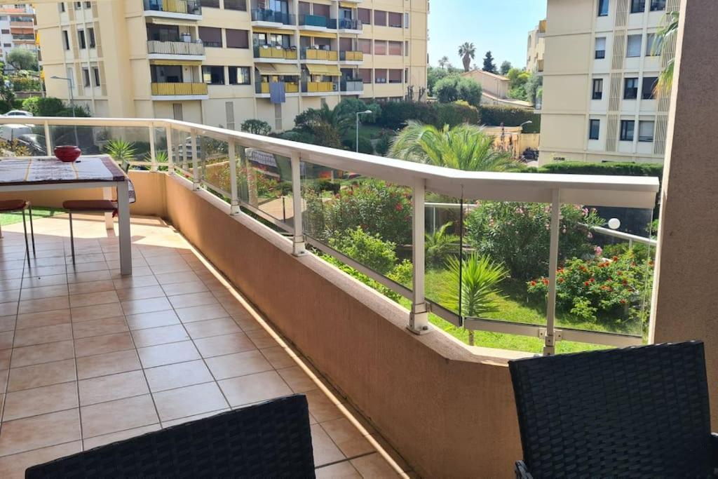 Appartement Vue Mer Sur Les Hauteurs De Nice Luaran gambar