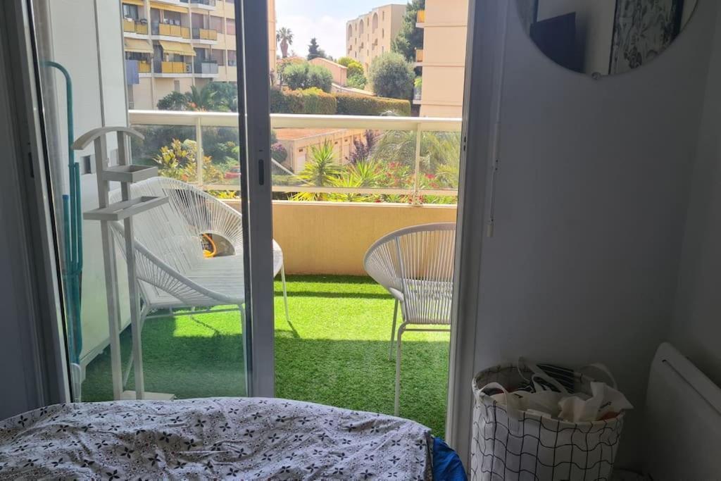 Appartement Vue Mer Sur Les Hauteurs De Nice Luaran gambar